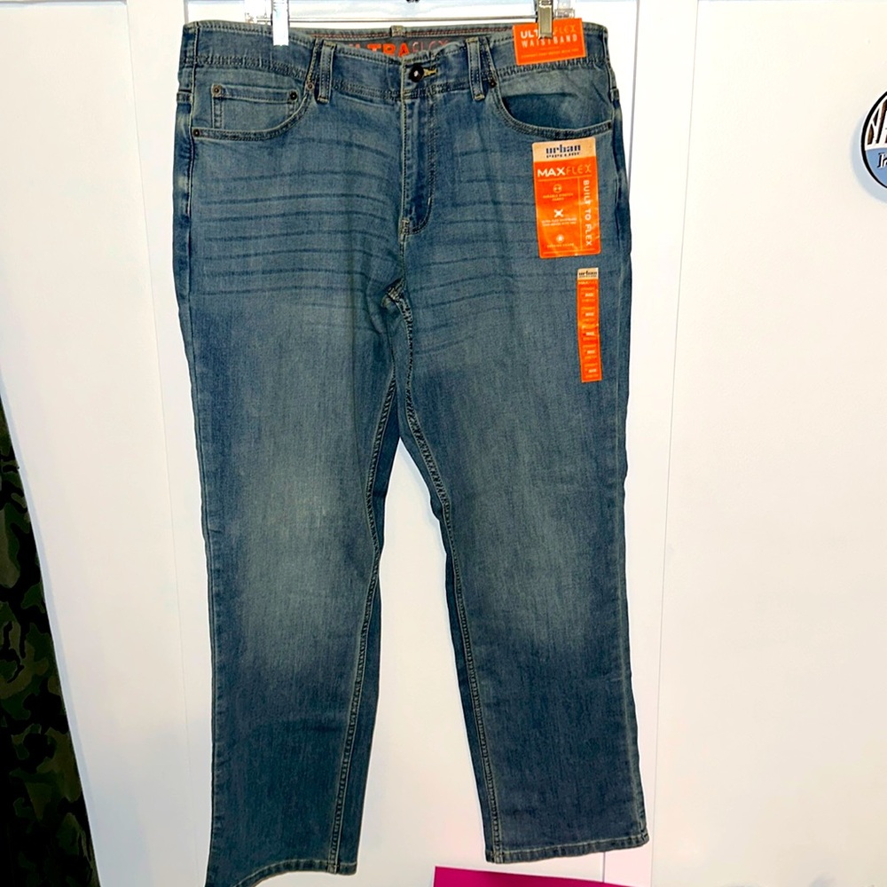 Men’s straight leg blue jeans